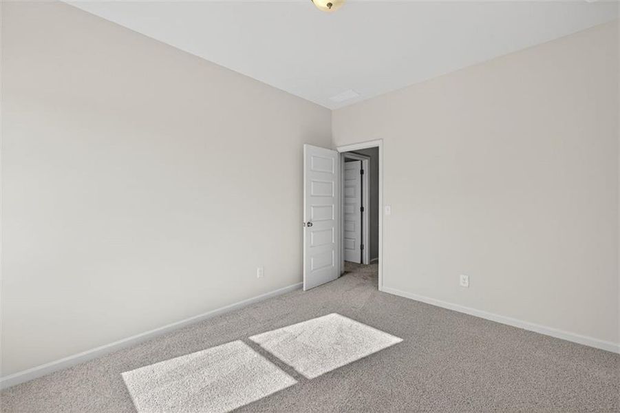 Spacious, unfurnished interior of a new home in Garrett Preserve, Douglasville (Image 16).