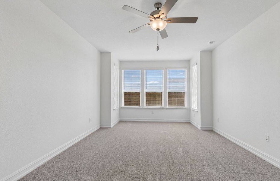 Representative unfurnished interior of a home built from the Harvard by Pulte Homes in Ribbonwood, Aubrey (Image 34).