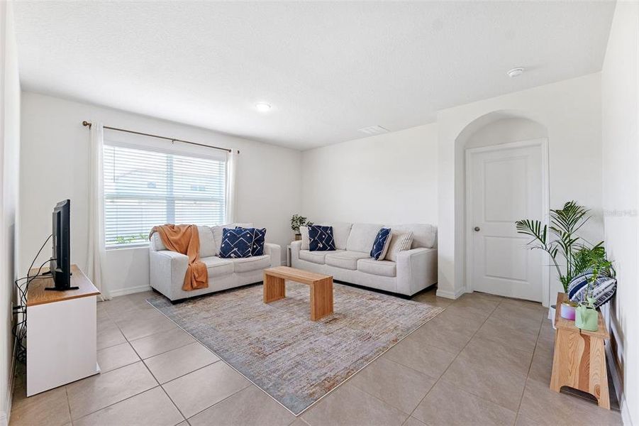 Furnished interior view inside a new home in , Wesley Chapel (Image 11).