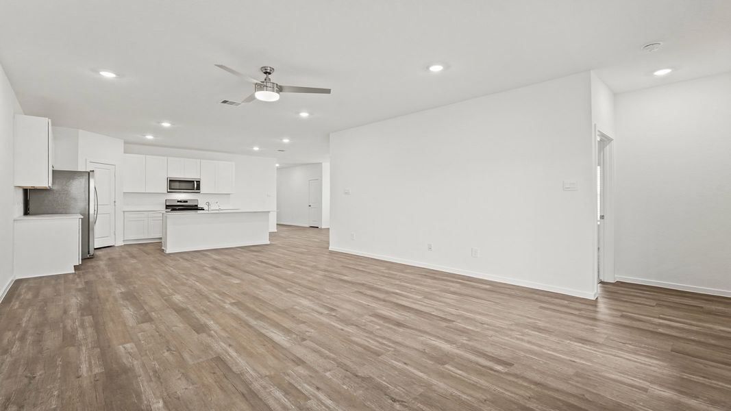 Spacious, unfurnished interior of a new home in Sunterra, Katy (Image 16).