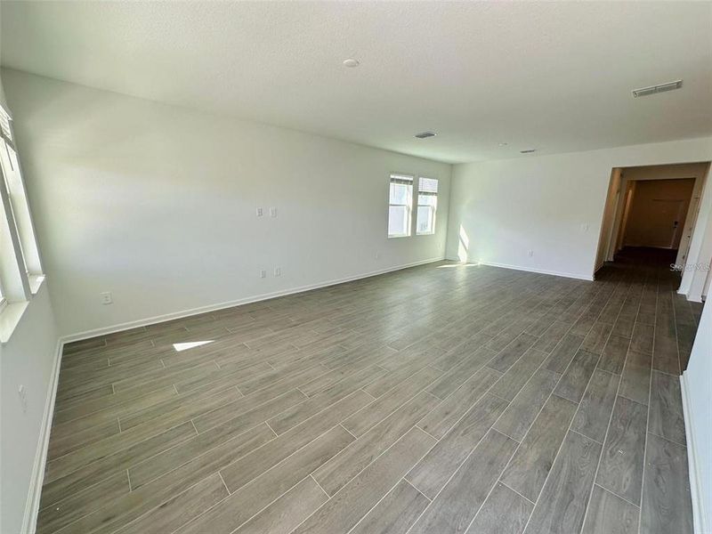 Spacious, unfurnished interior of a new home in Wellness Ridge: Estates Collection, Clermont (Image 11).