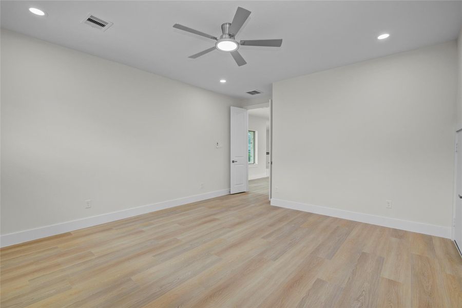 Spacious, unfurnished interior of a new home in , Spring (Image 32).