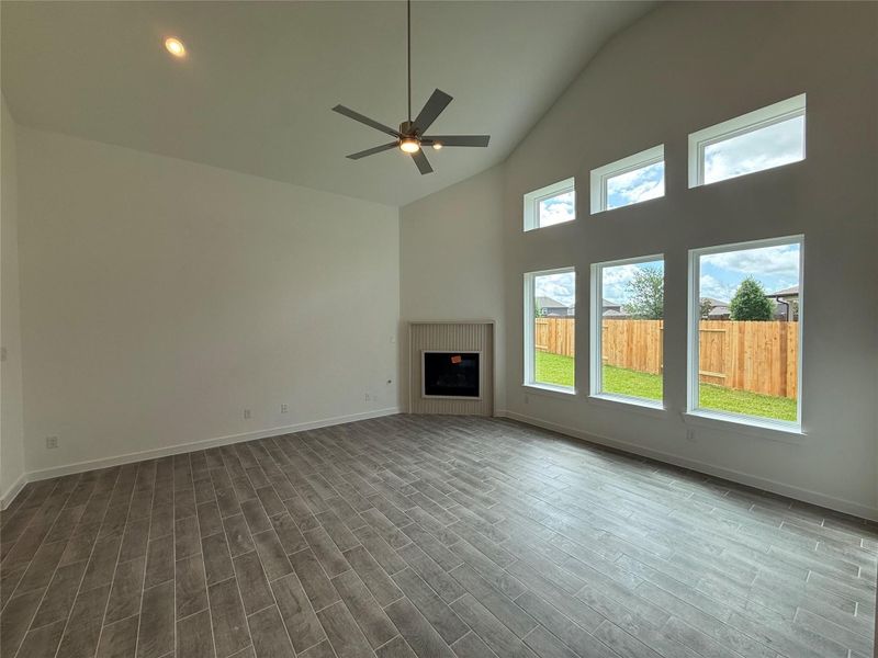 Spacious, unfurnished interior of a new home in Huntington Place, Rosharon (Image 5). Spacious, unfurnished interior of a new home in Huntington Place, Rosharon (Image 5).