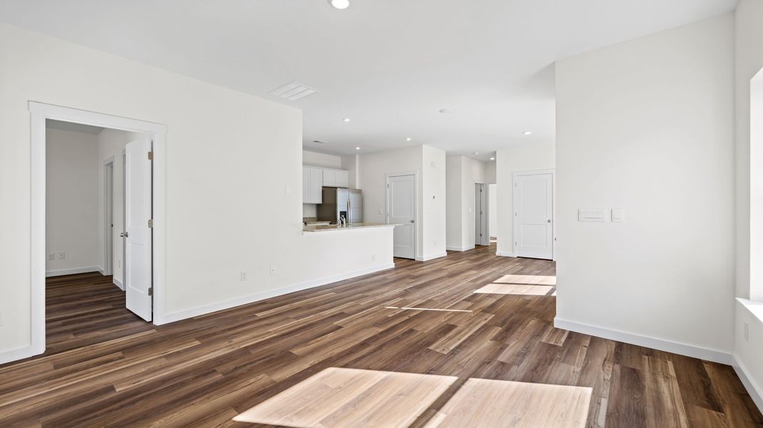 Spacious, unfurnished interior of a new home in Cambridge Cove, Chickamauga (Image 8).