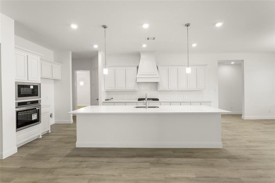 09. 4010 Tamarack - Kitchen 09. 4010 Tamarack - Kitchen