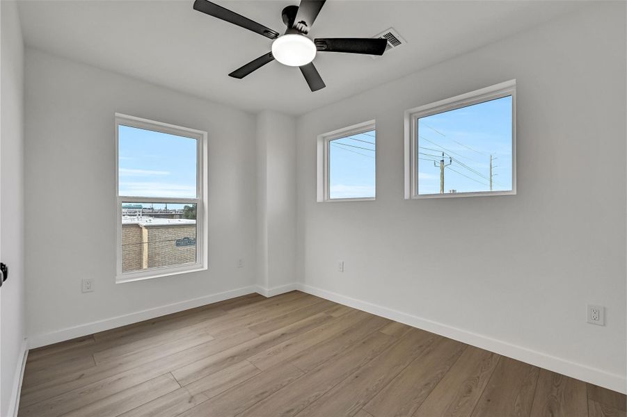 Spacious, unfurnished interior of a new home in , Galveston (Image 23).