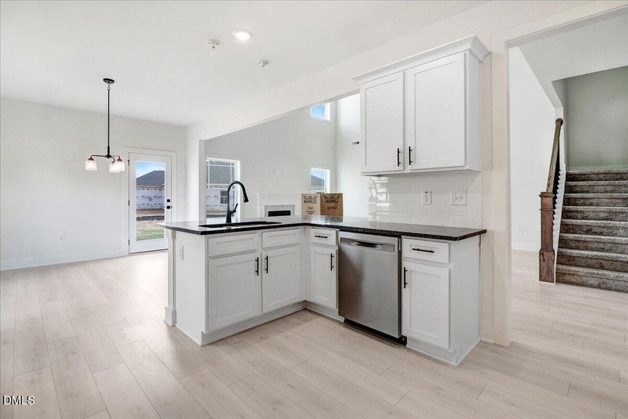 25-102 Oxford Court-25