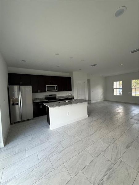 Spacious, unfurnished interior of a new home in , Citrus Springs (Image 10).