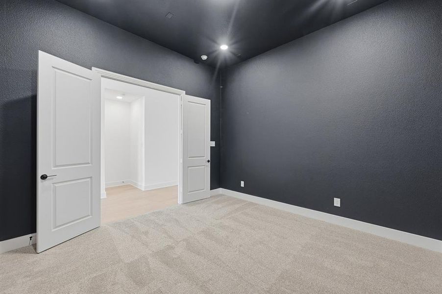 Spacious, unfurnished interior of a new home in Dove Hollow, Waxahachie (Image 22).