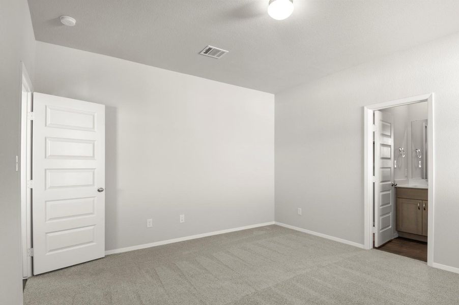 Spacious, unfurnished interior of a new home in Harvest Ridge, Elgin (Image 25).