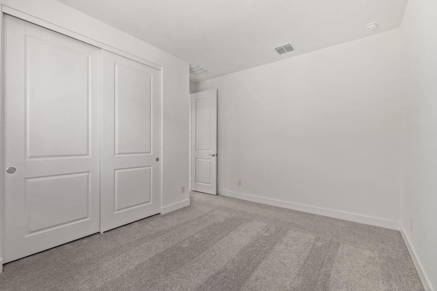 Spacious, unfurnished interior of a new home in Teravalis, Buckeye (Image 9).
