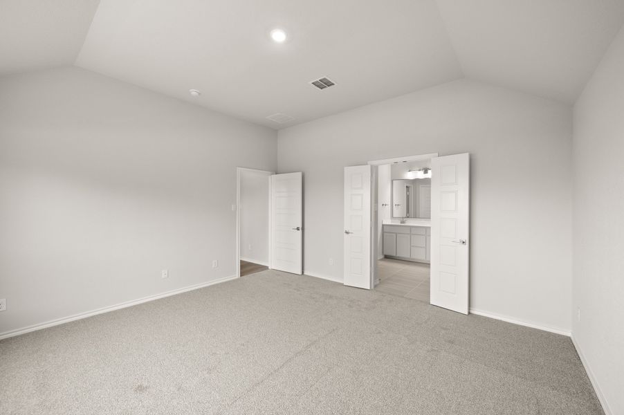 Spacious, unfurnished interior of a new home in Pirate Village, Granbury (Image 20).
