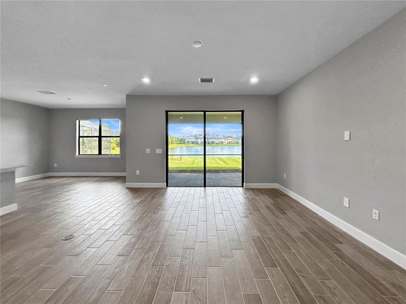 Spacious, unfurnished interior of a new home in , Lakewood Ranch (Image 25).