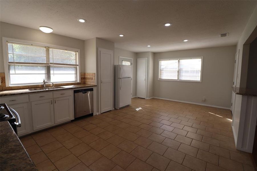 Spacious, unfurnished interior of a new home in , Brownwood (Image 11).