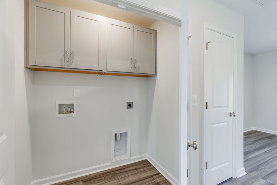 Spacious, unfurnished interior of a new home in Astoria, Columbia (Image 23).