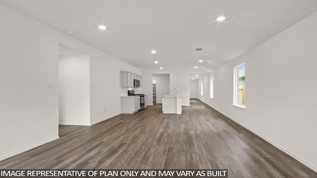 Spacious, unfurnished interior of a new home in Venetian Pines, Conroe (Image 9).