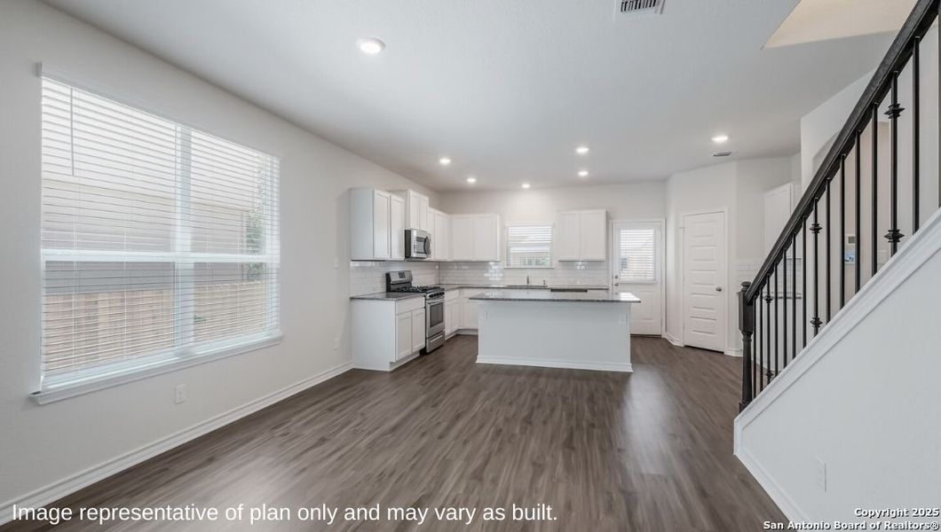 Spacious, unfurnished interior of a new home in Brookstone Creek, San Antonio (Image 11).