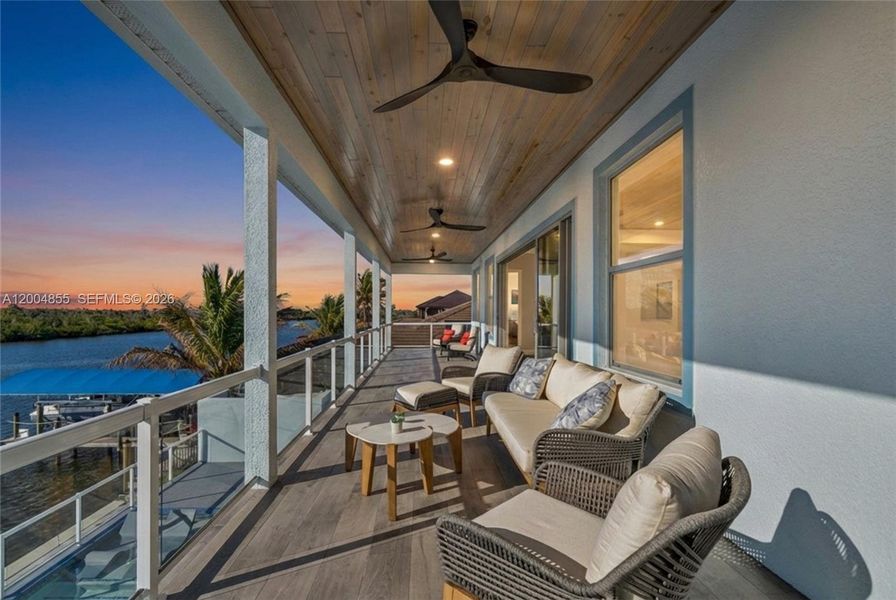 Exterior details and patio area of a home in , Cape Coral (Image 25).
