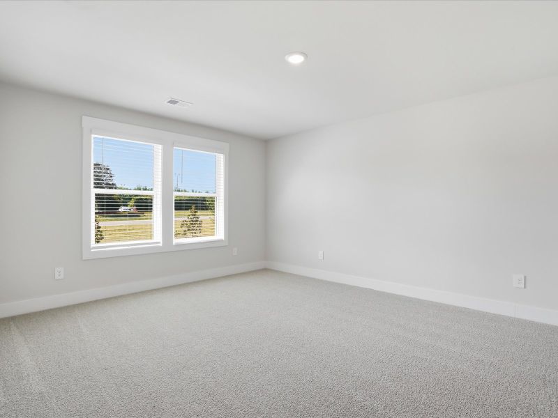 Spacious, unfurnished interior of a new home in Ashby Woods, Boiling Springs (Image 13).