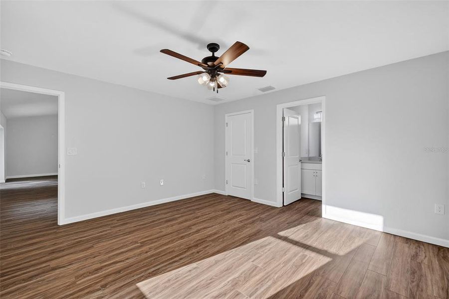 Spacious, unfurnished interior of a new home in , Summerfield (Image 21).