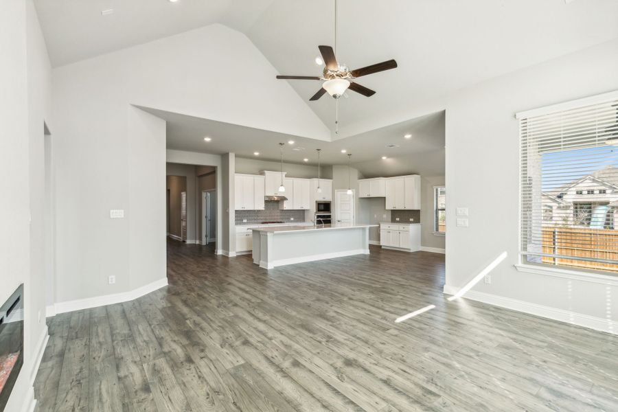 Spacious, unfurnished interior of a new home in Oaks of North Grove, Waxahachie (Image 20). Spacious, unfurnished interior of a new home in Oaks of North Grove, Waxahachie (Image 20).