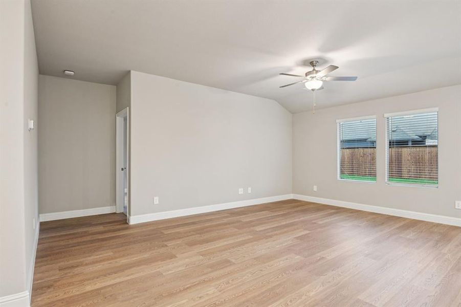 Spacious, unfurnished interior of a new home in Lakehaven - Signature Series, Farmersville (Image 18).