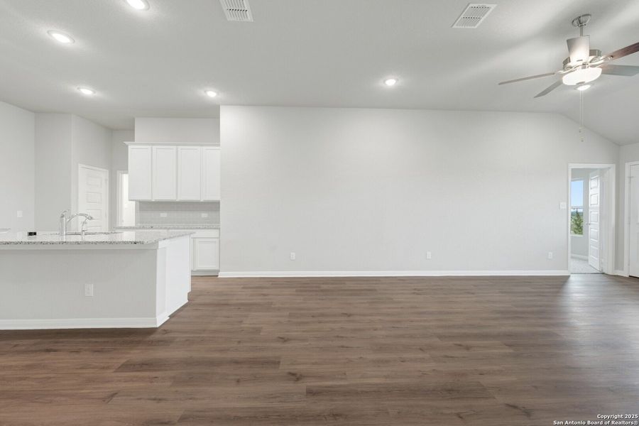 Spacious, unfurnished interior of a new home in Paloma Park, Converse (Image 32).
