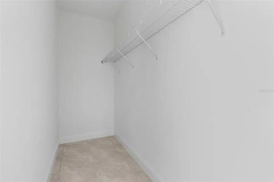 Spacious, unfurnished interior of a new home in , Citrus Springs (Image 5).