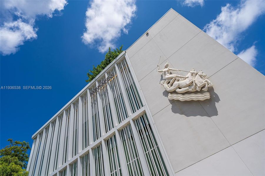 Condo located in Miami, FL showcasing its design and architecture (Image 3).