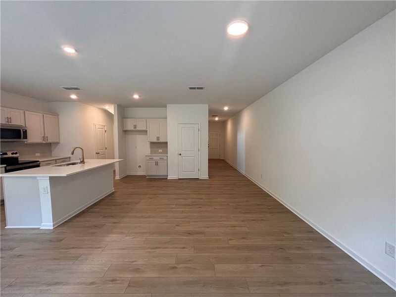Spacious, unfurnished interior of a new home in Leydenview, Mableton (Image 21).