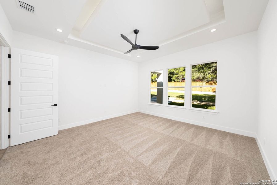 Spacious, unfurnished interior of a new home in , San Antonio (Image 36).