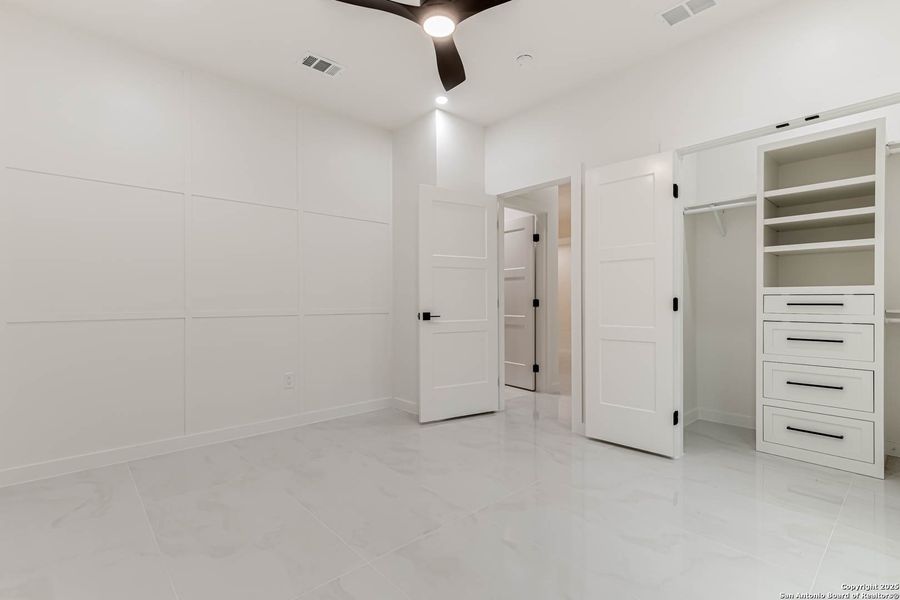 Spacious, unfurnished interior of a new home in , Floresville (Image 49).