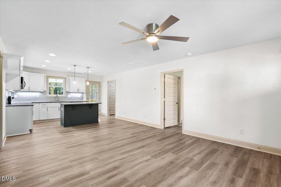 15-305 N West St-15 15-305 N West St-15