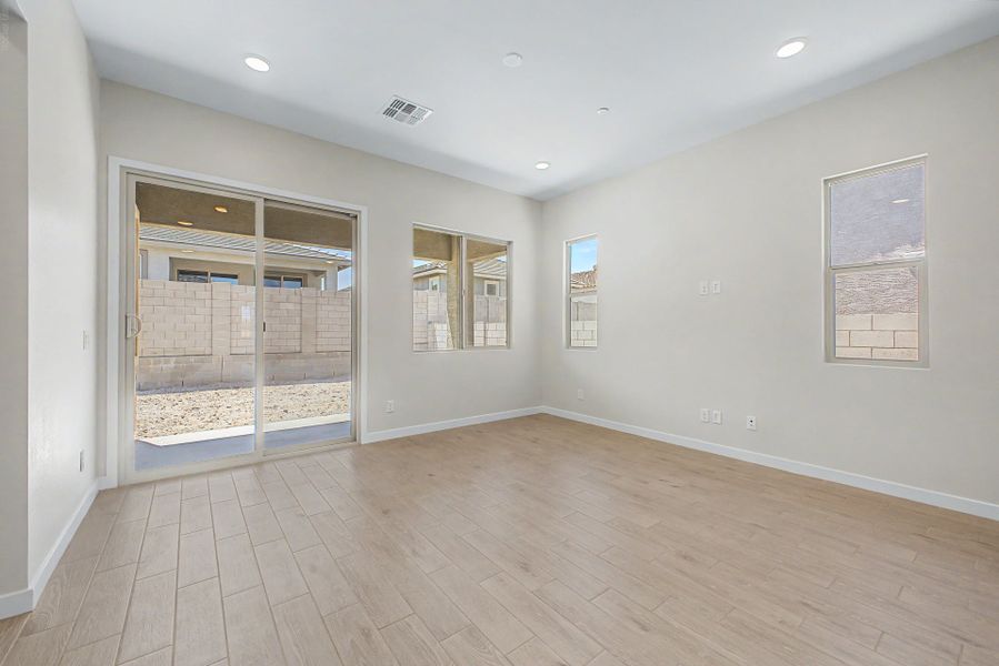Spacious, unfurnished interior of a new home in Mira Vista at Victory, Buckeye (Image 8).