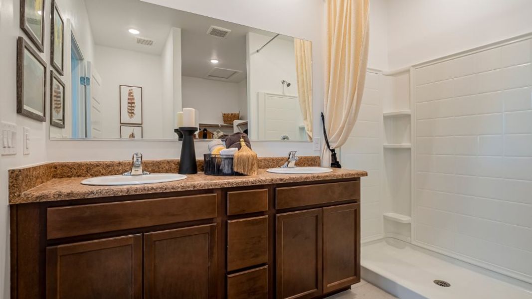 Carson Owner's Suite Bath