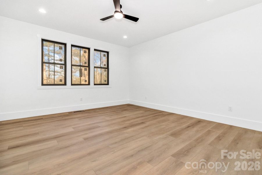 Spacious, unfurnished interior of a new home in , Mills River (Image 27).