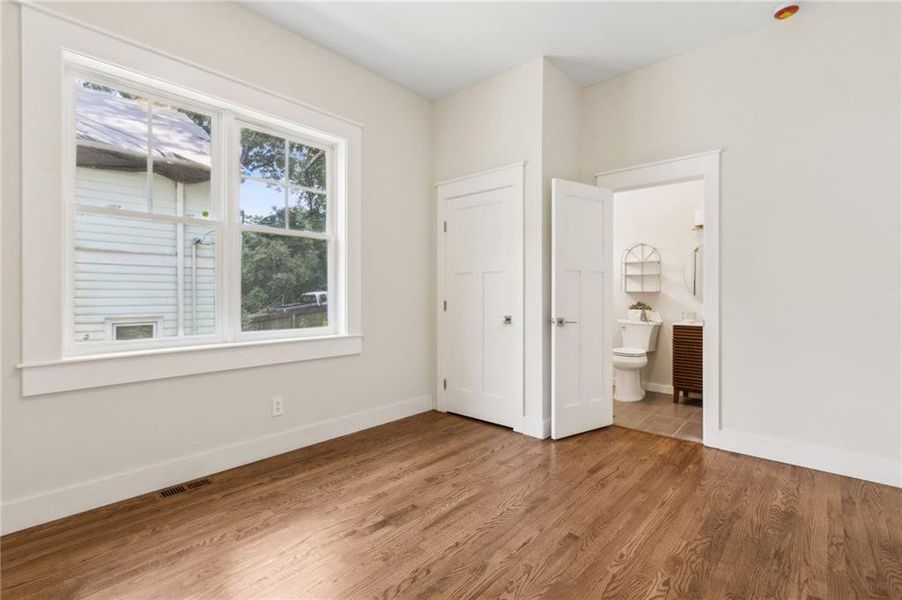 Spacious, unfurnished interior of a new home in , Pine Lake (Image 48).