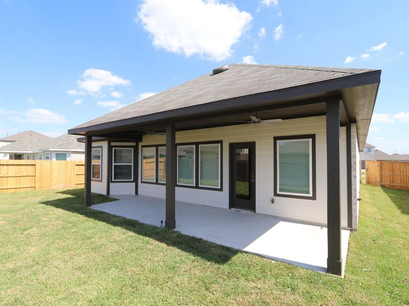 Exterior details and patio area of a home in Miller's Pond, Rosenberg (Image 16).