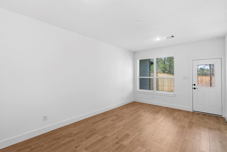 Spacious, unfurnished interior of a new home in Kresston, Montgomery (Image 19).