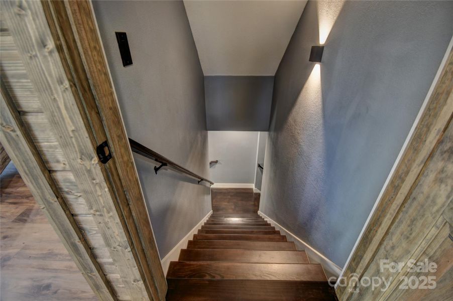 Stairs from the main level to the lower level