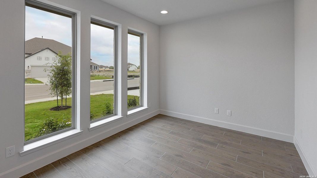 Spacious, unfurnished interior of a new home in Haby Hill, San Antonio (Image 16).