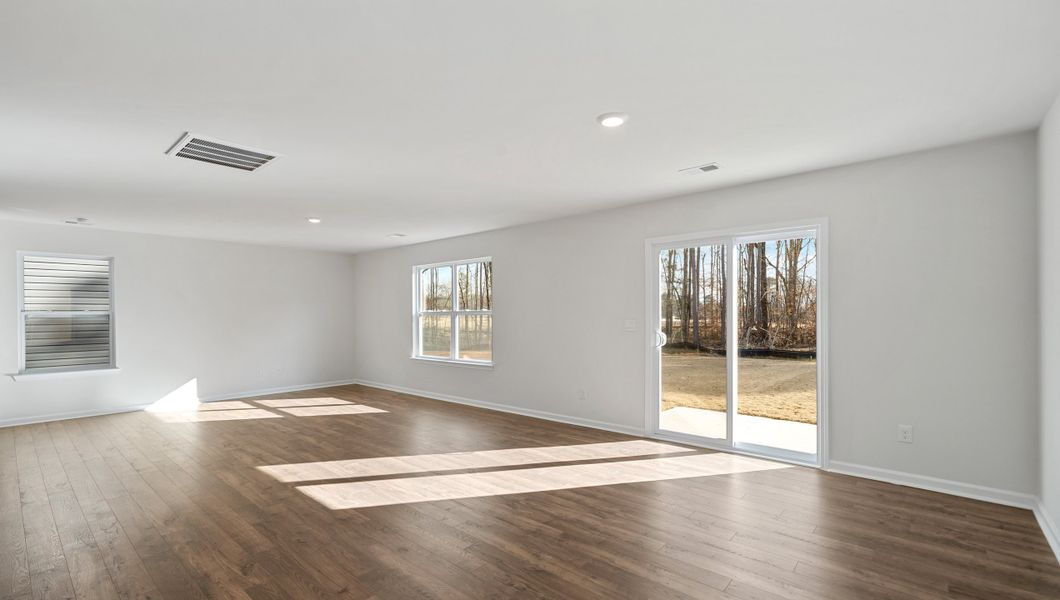 Representative unfurnished interior of a home built from the Elston by D.R. Horton in Paddock Point, Roebuck (Image 27).