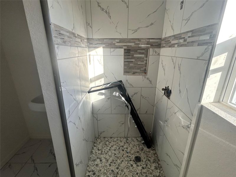 2nd floor primary bathroom