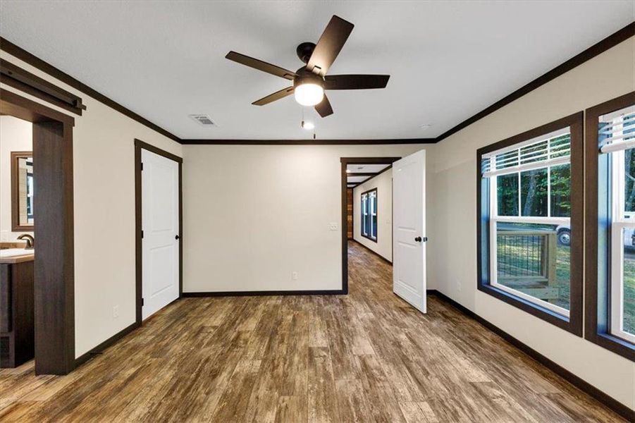 Spacious, unfurnished interior of a new home in , Waleska (Image 19).