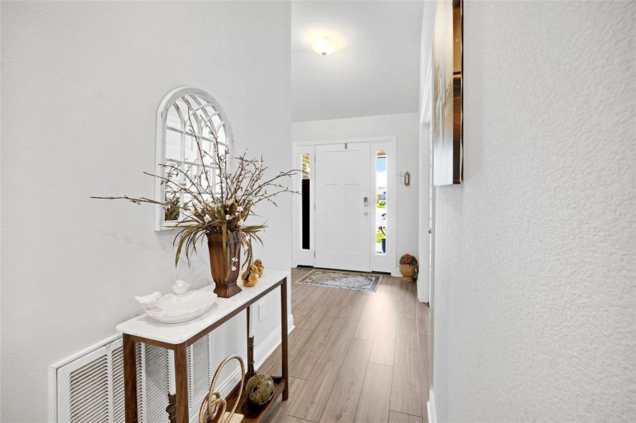 Furnished interior view inside a new home in , Santa Fe (Image 4).
