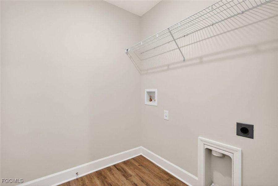 Spacious, unfurnished interior of a new home in Cape Coral, Cape Coral (Image 21).