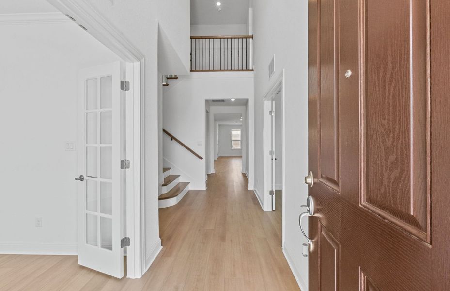 Spacious, unfurnished interior of a new home in Bluffview Reserve, Leander (Image 39).