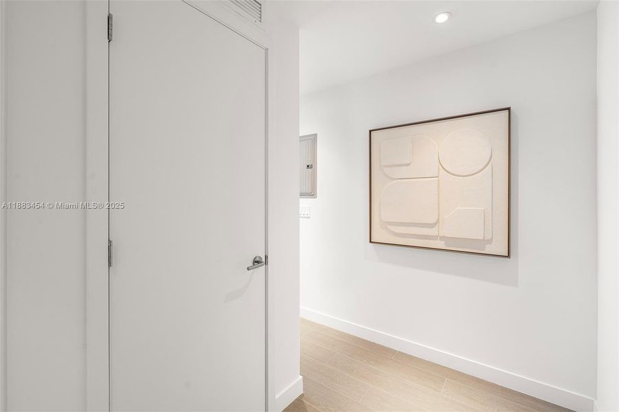 Spacious, unfurnished interior of a new home in , Miami Beach (Image 22).