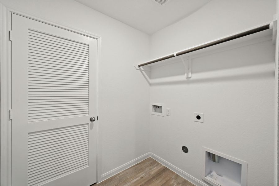 Spacious, unfurnished interior of a new home in , Conroe (Image 13).