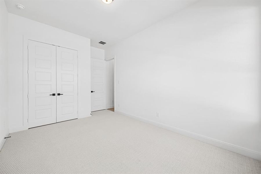 Spacious, unfurnished interior of a new home in Monterra - Classics, Fate (Image 26).